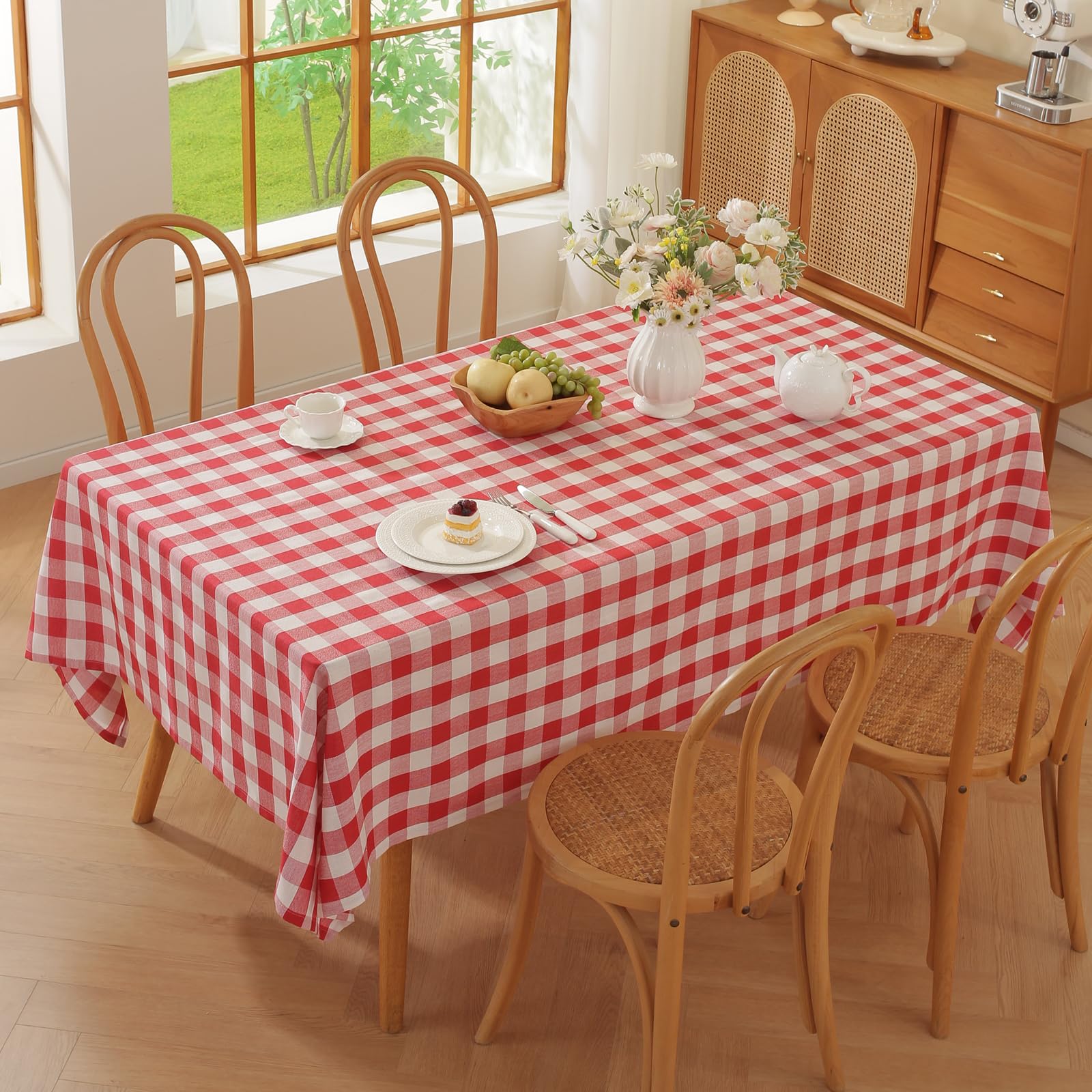 Size drop guidance for best look on 4-6 seat tables
