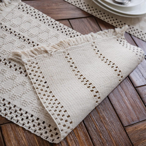 Alynsehom runner laid on dining table ideal for daily meals.
