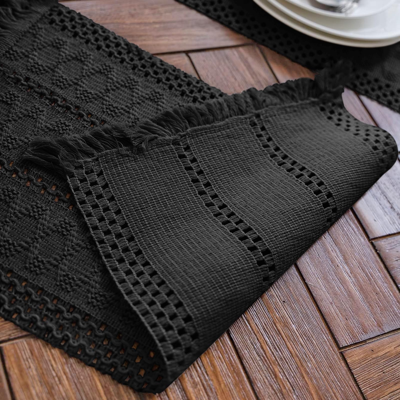 Alynsehom macrame table runner on dining setup for gatherings