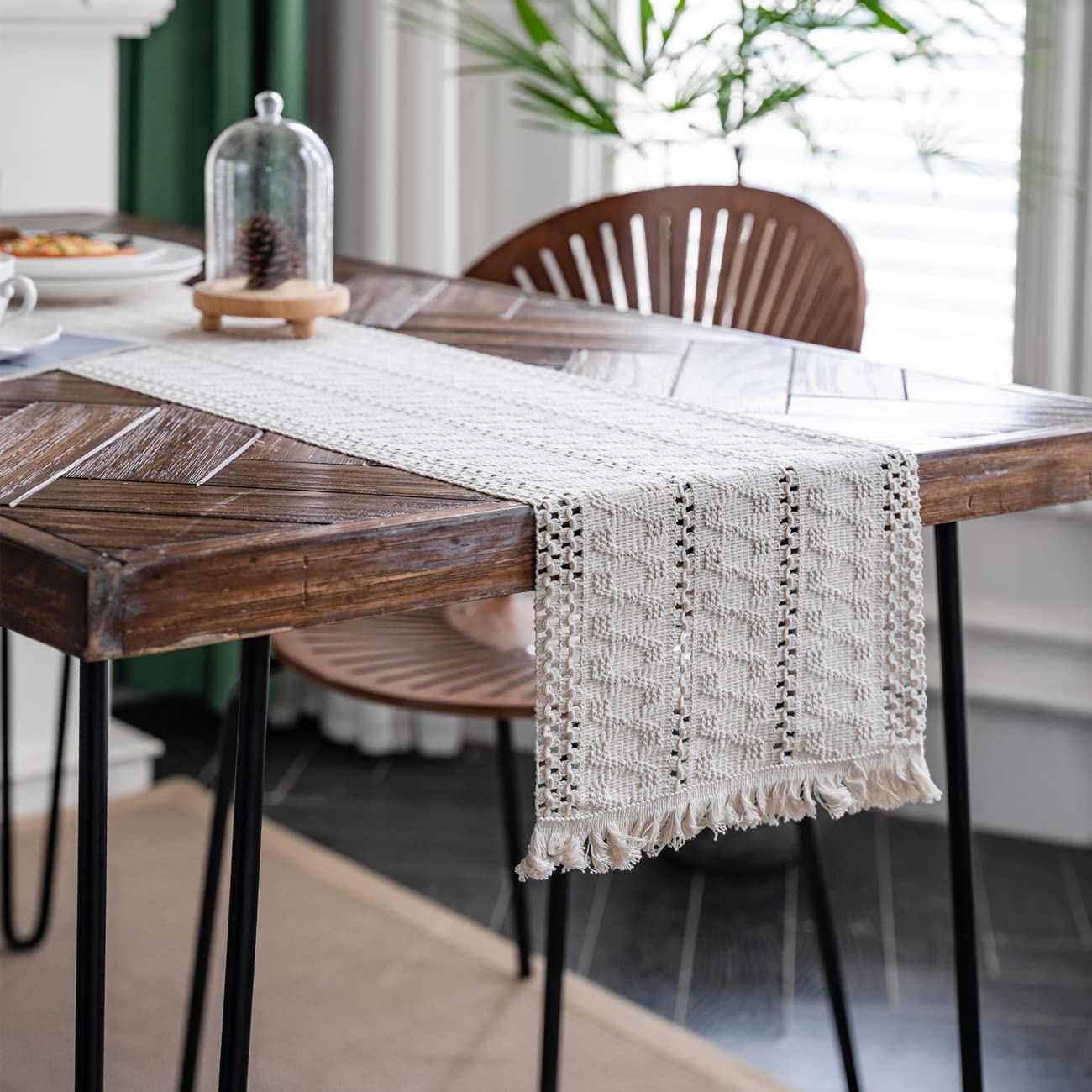 Alynsehom natural cotton runner brings soft texture to home dining spaces.