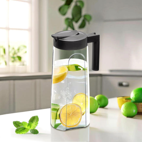 Amazing Abby push lid close-up highlighting spill-resistant serving.