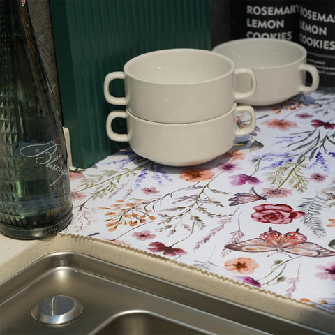Amiitay textured-bottom grip helps prevent sliding on shelves.