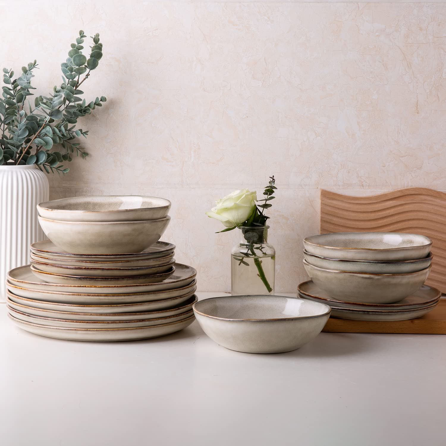 AmorArc microwave-safe plates for quick reheats and meals.