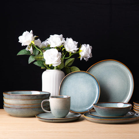 AmorArc family table setup with pasta bowls on display