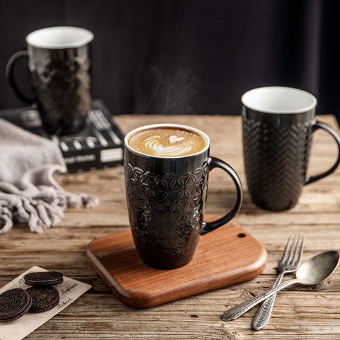 AmorArc mug with large handle for a comfortable grip during use