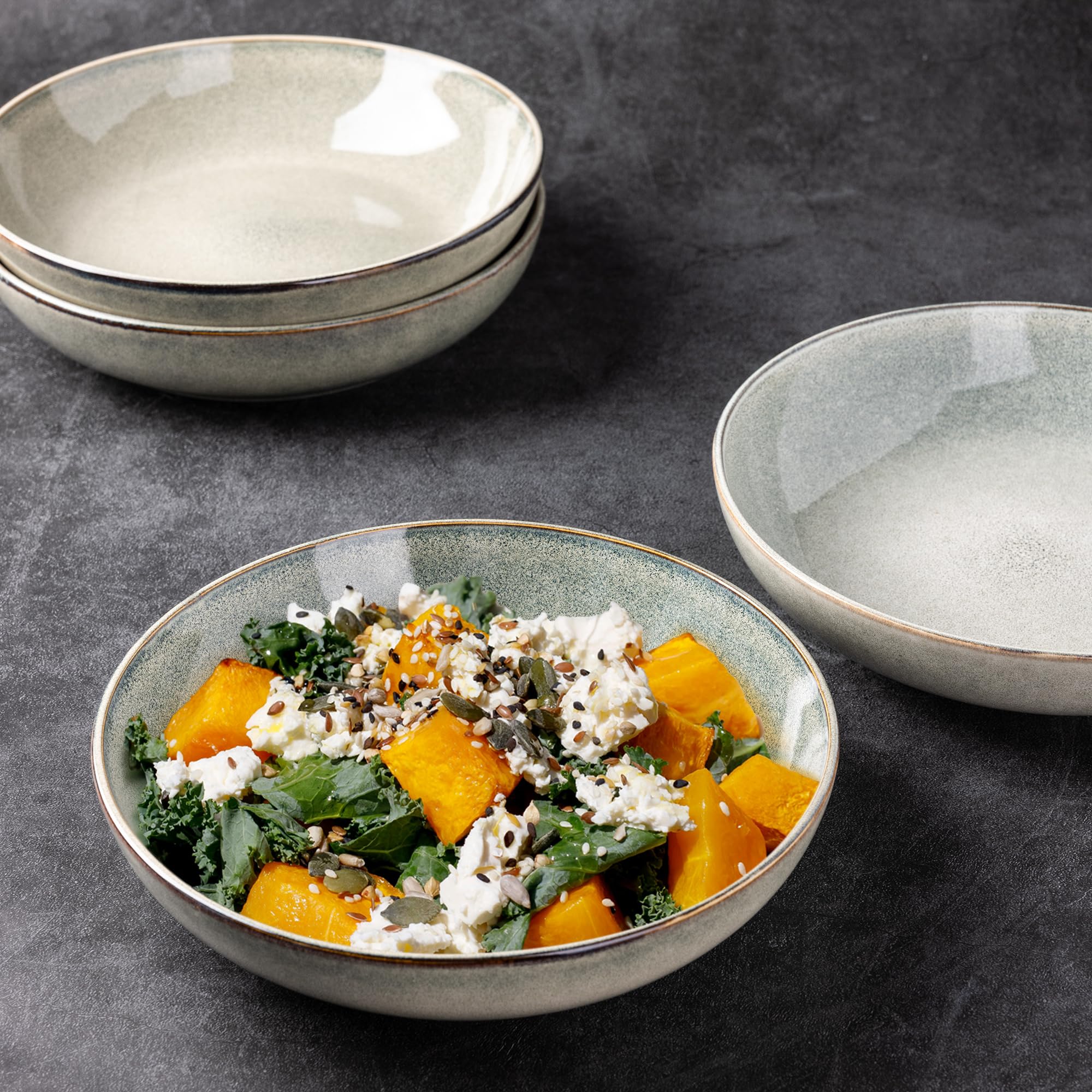 AmorArc oatmeal and salads served in stylish bowls.