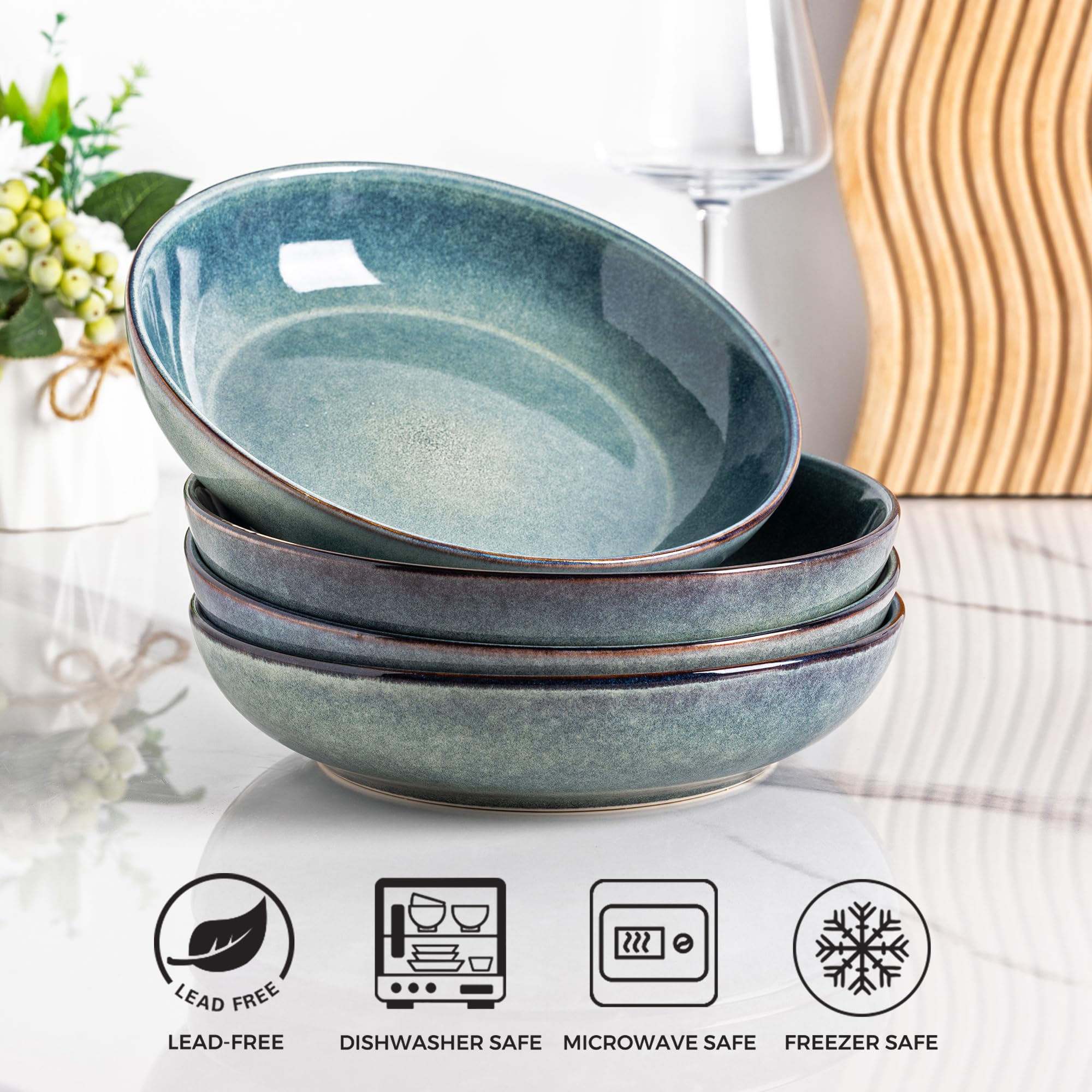 AmorArc 36oz capacity in use with pasta, perfect for salads and stews.