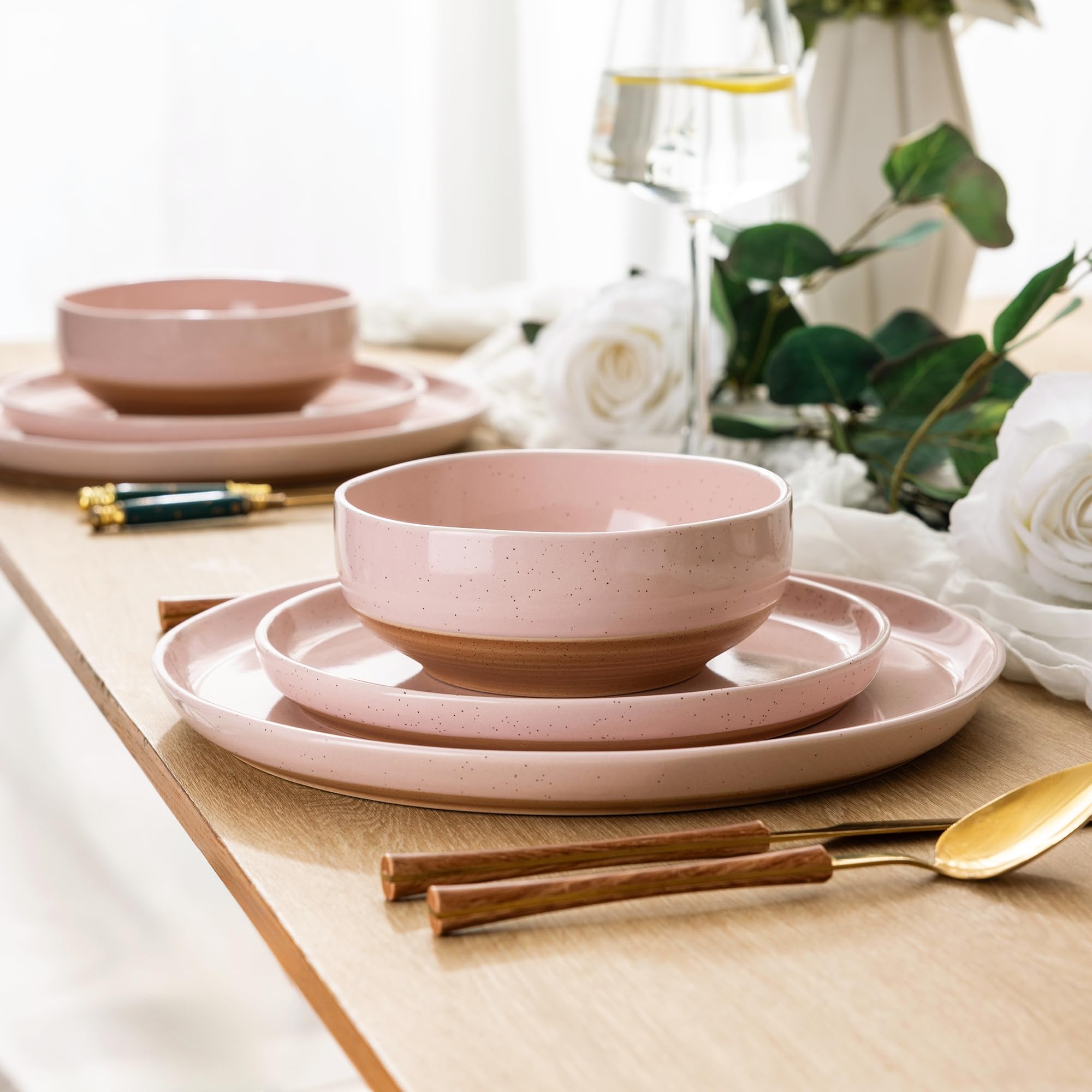 AmorArc rustic terracotta underside enhances warm, inviting presentation.