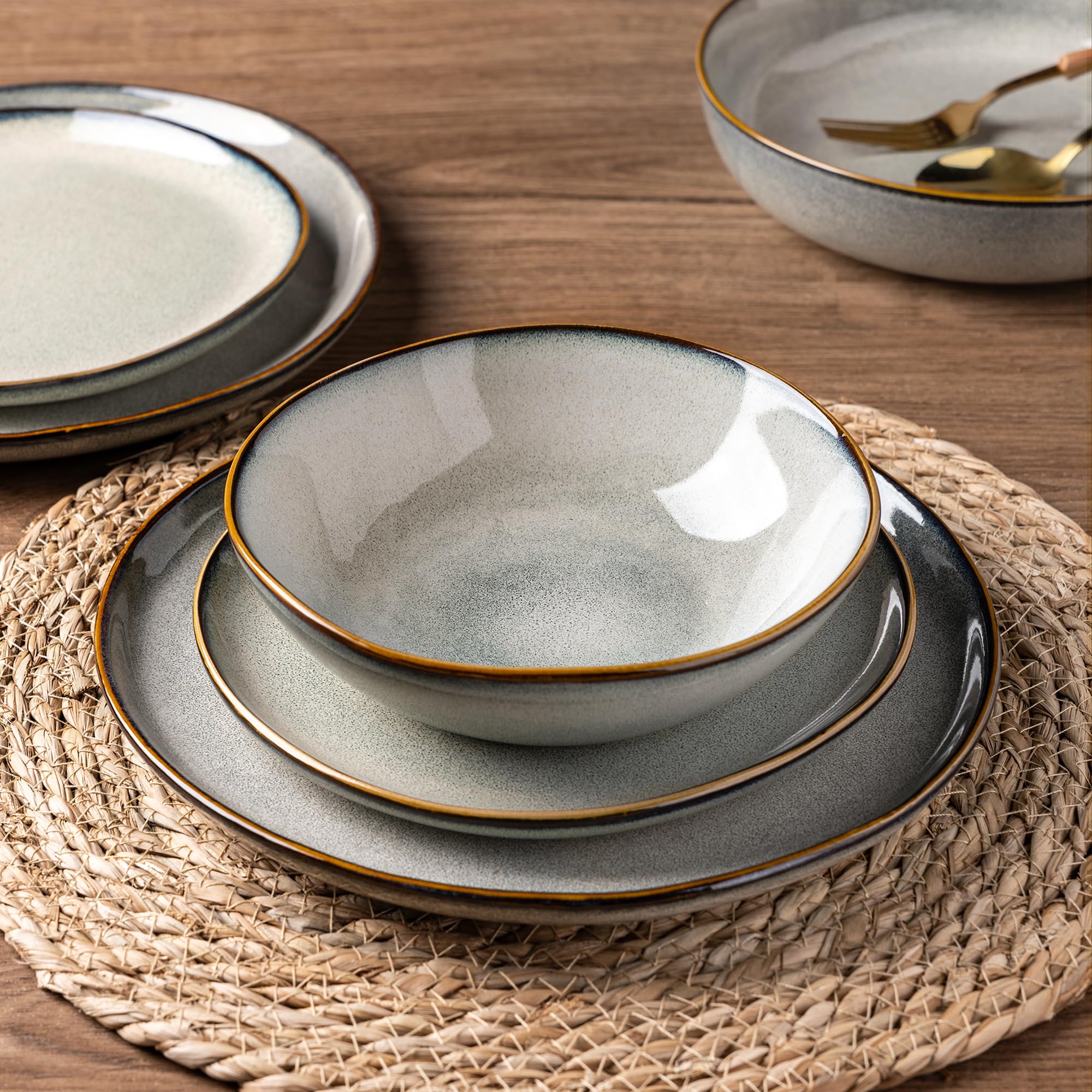 AmorArc service-for-six dining setup ready for everyday meals and gatherings.