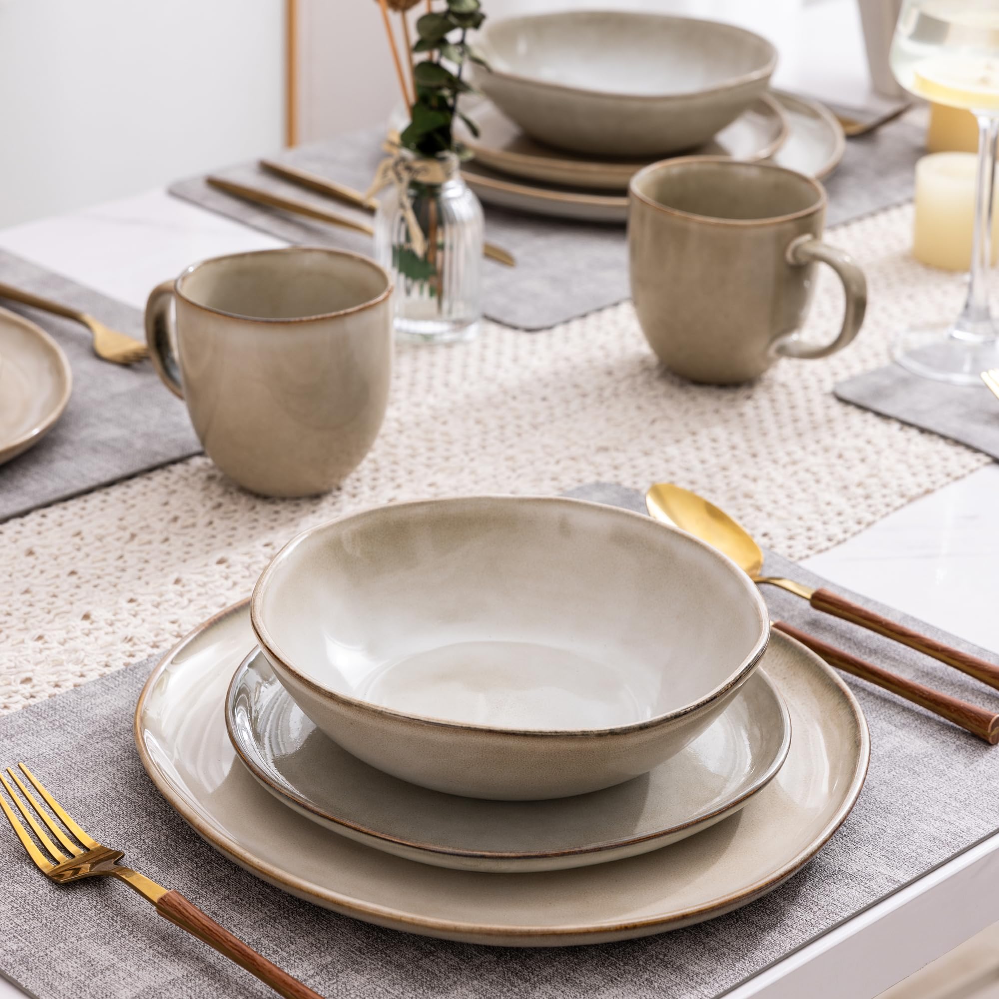 AmorArc stackable dinnerware design saves cabinet space