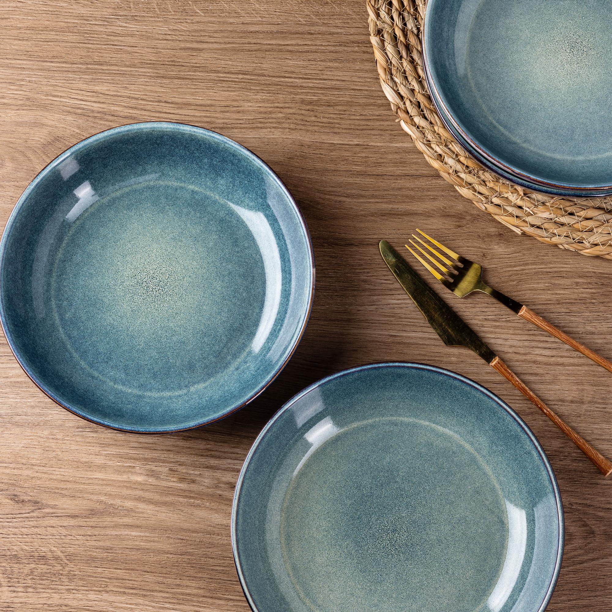 AmorArc stackable bowls demonstrating space-saving design for cabinets.