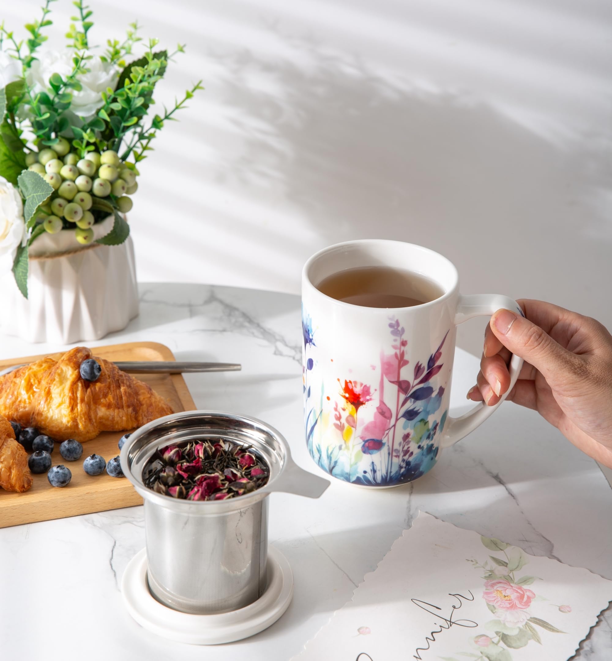 AmorArc tea mug with lid and infuser ready for brewing