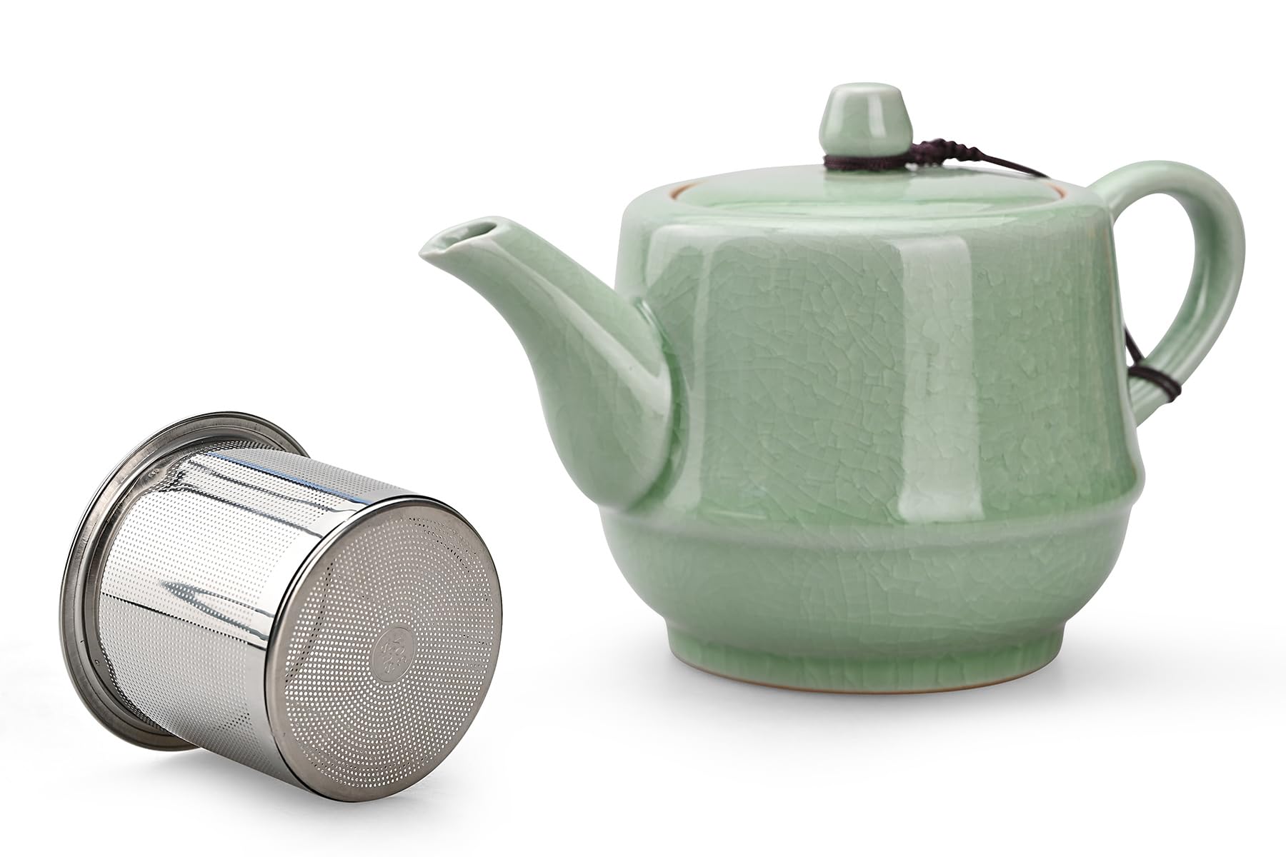 Removable stainless steel infuser for easy loose tea filtration.