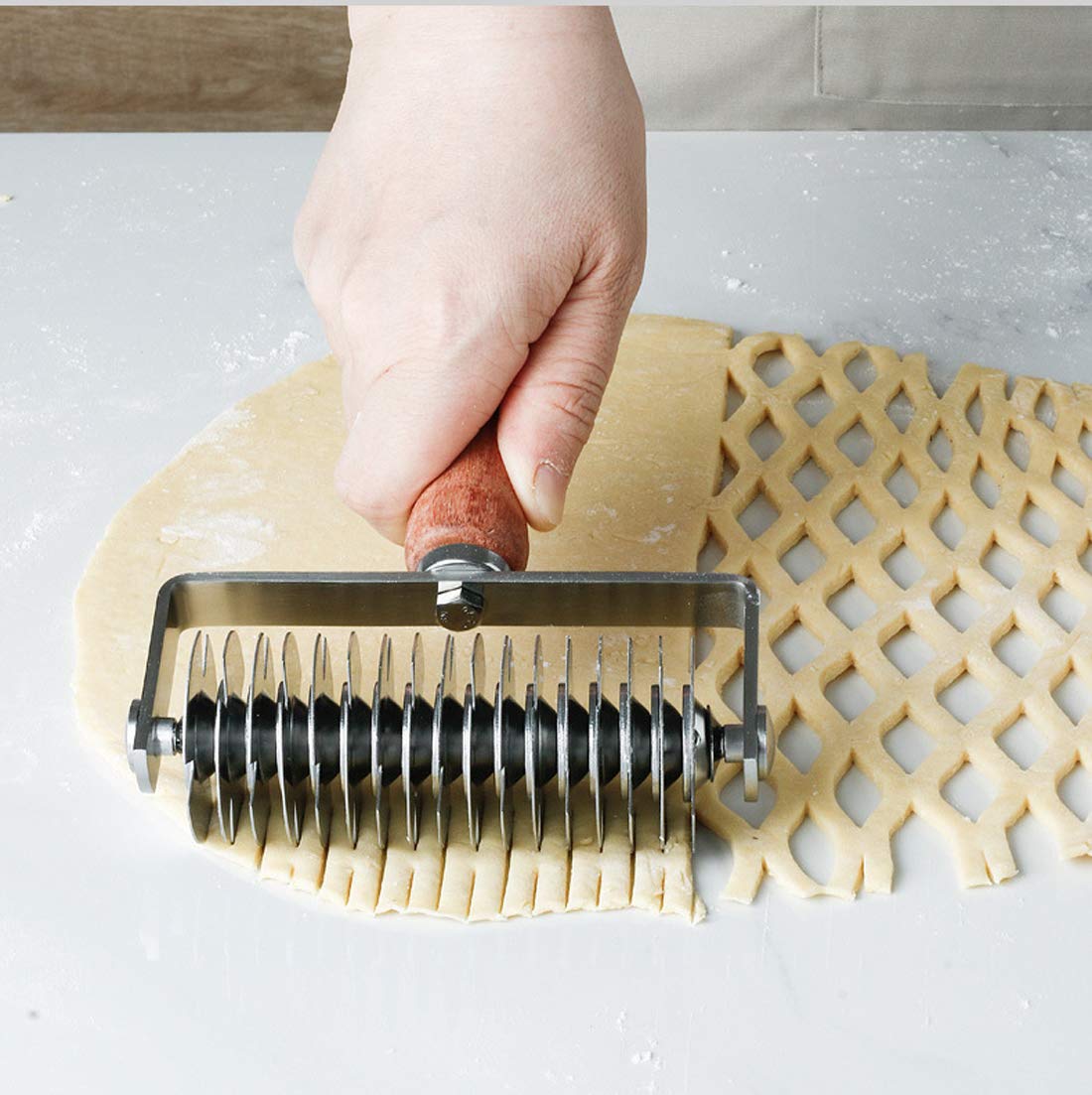 AMPSEVEN easy-roll action glides over chilled dough for consistent patterns