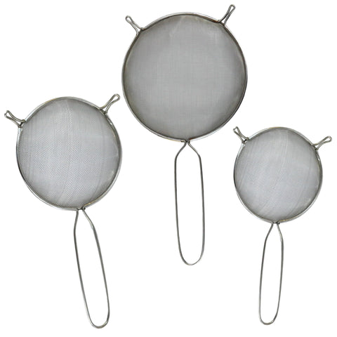 AMSE mesh strainers 5.5-inch open-mesh in action for veggies and delicate powders