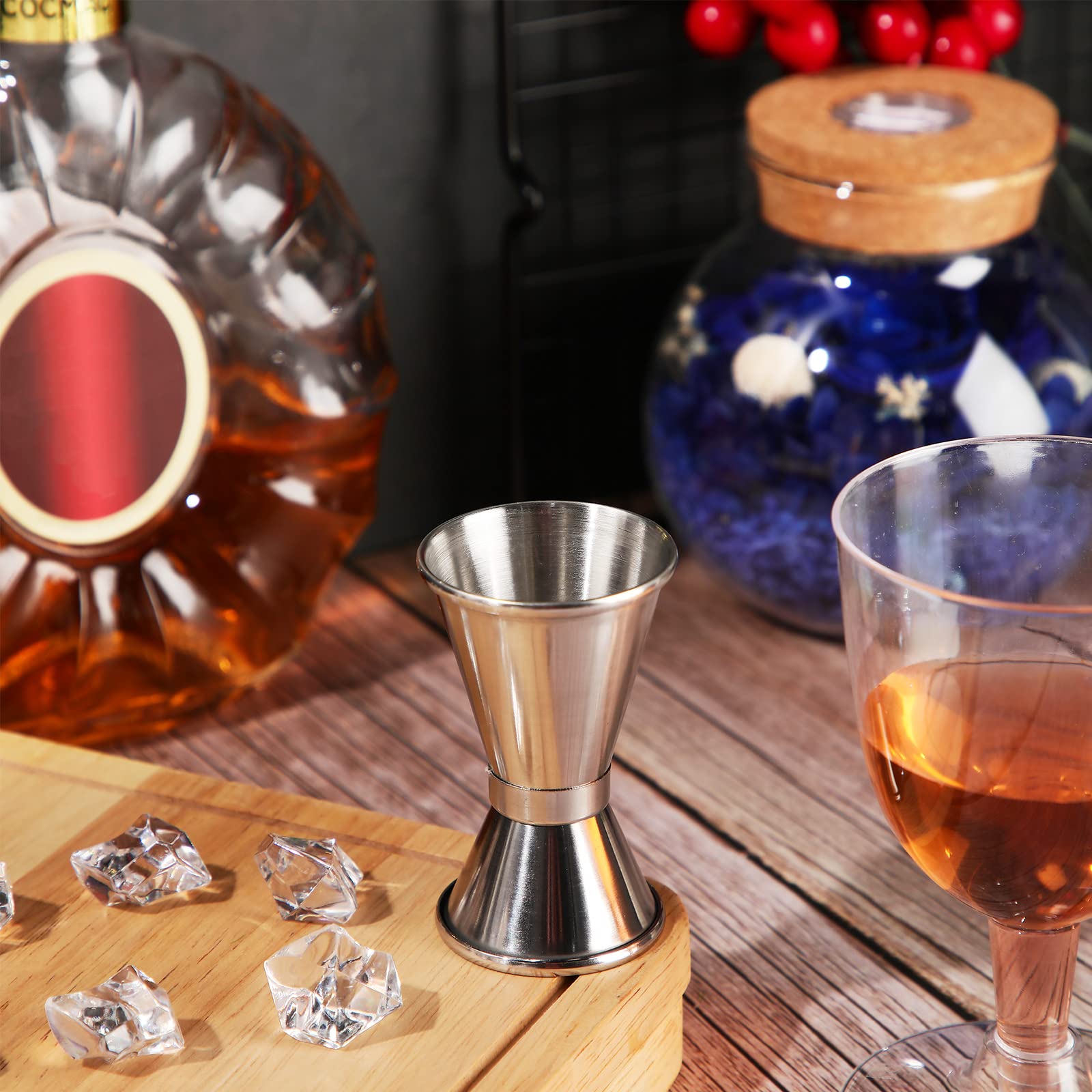 Amyhill roll-and-pour design enables comfortable pouring