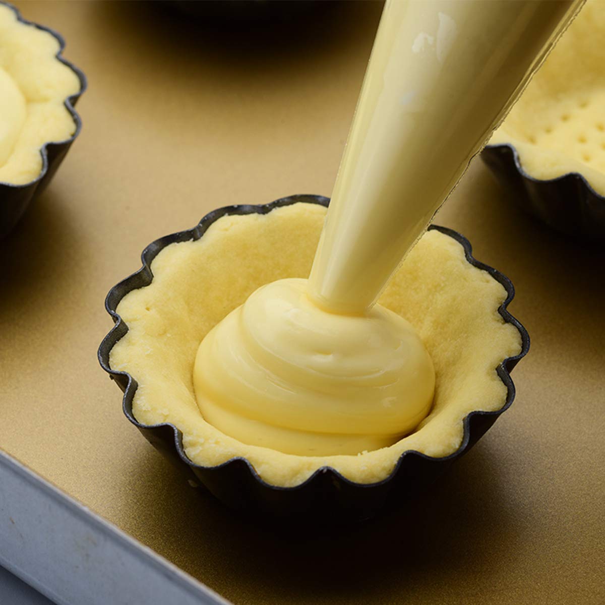 Amytalk carbon steel mold is oven-safe up to 446℉ for versatile baking.