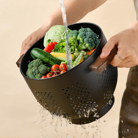 ANABIUP metal colander with wood handle and stable base for steady rinsing.