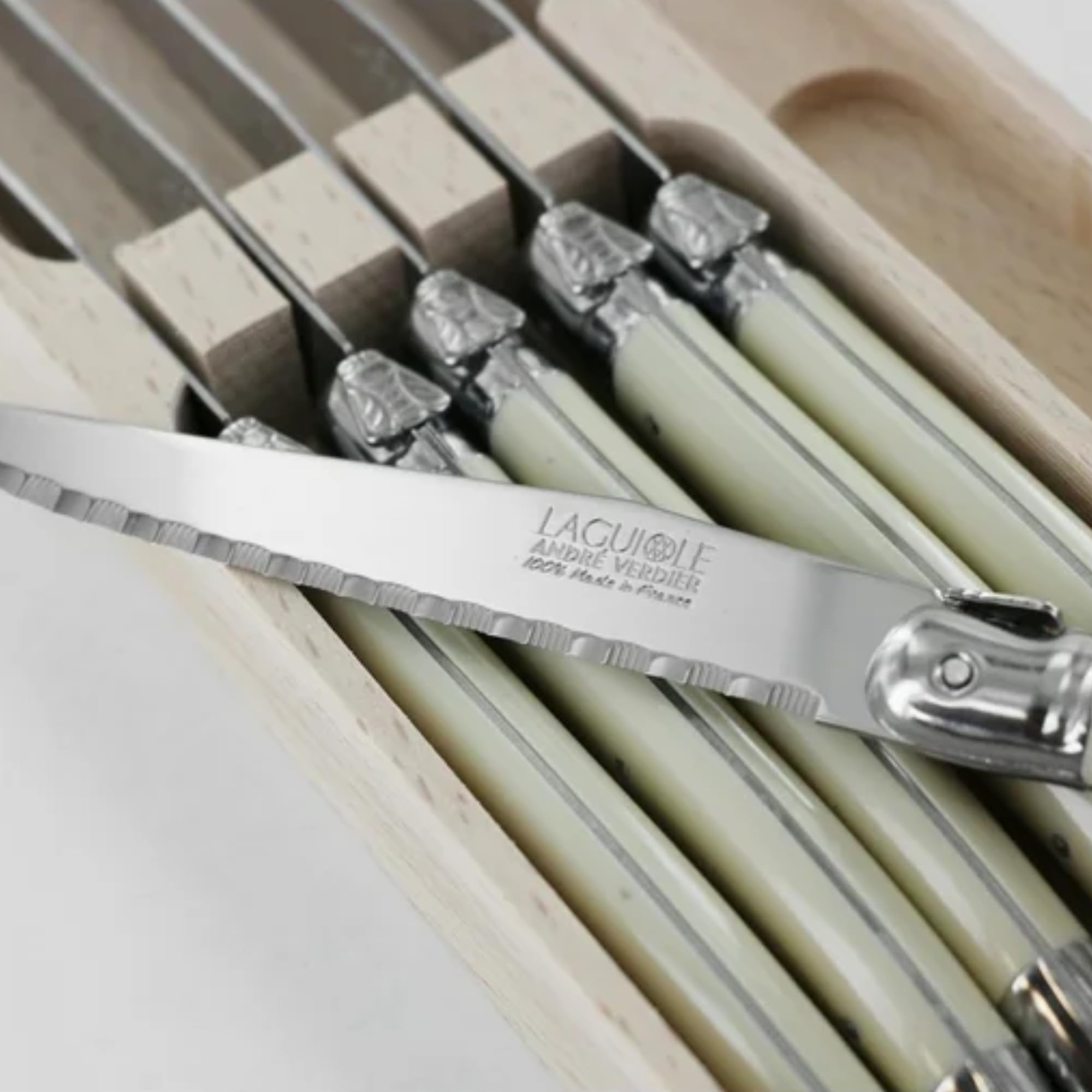 Andre Verdier Laguiole full-tang design for balanced grip and control.