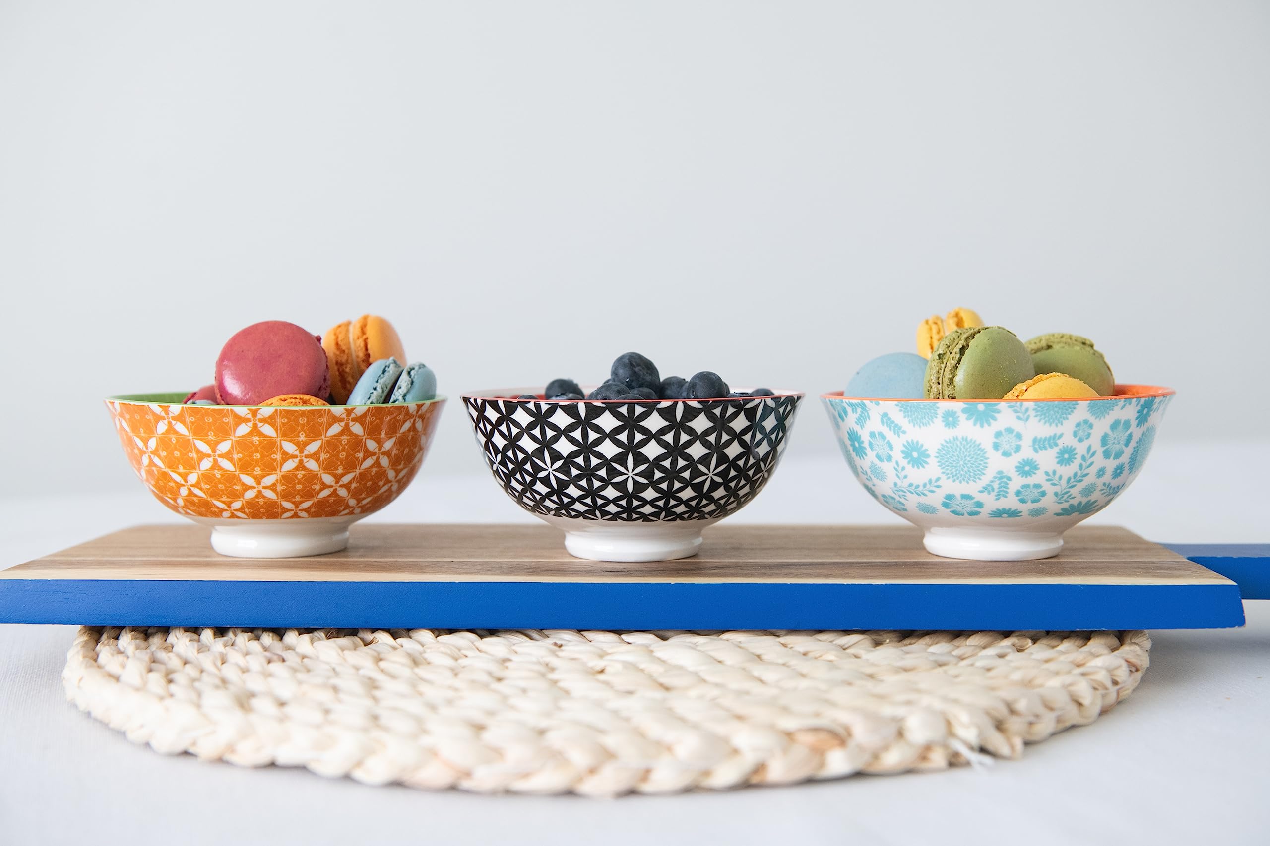 Annovero kitchen bowls on a stylish table setting.