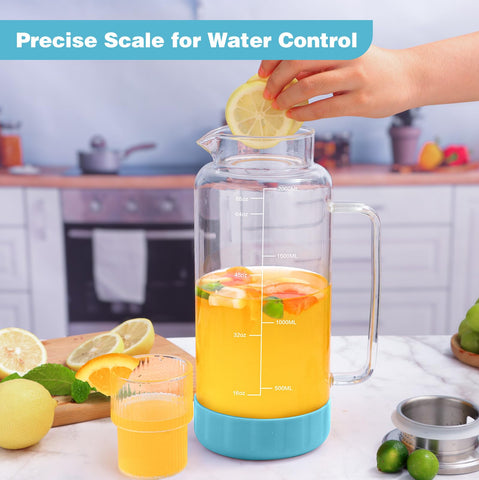 Aofmee borosilicate glass pitcher resists temperature changes and preserves flavor.