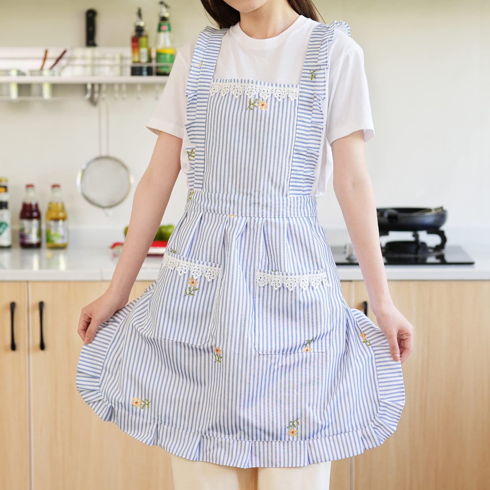 Aoomzoon apron adjustable neck straps for comfortable long wear.
