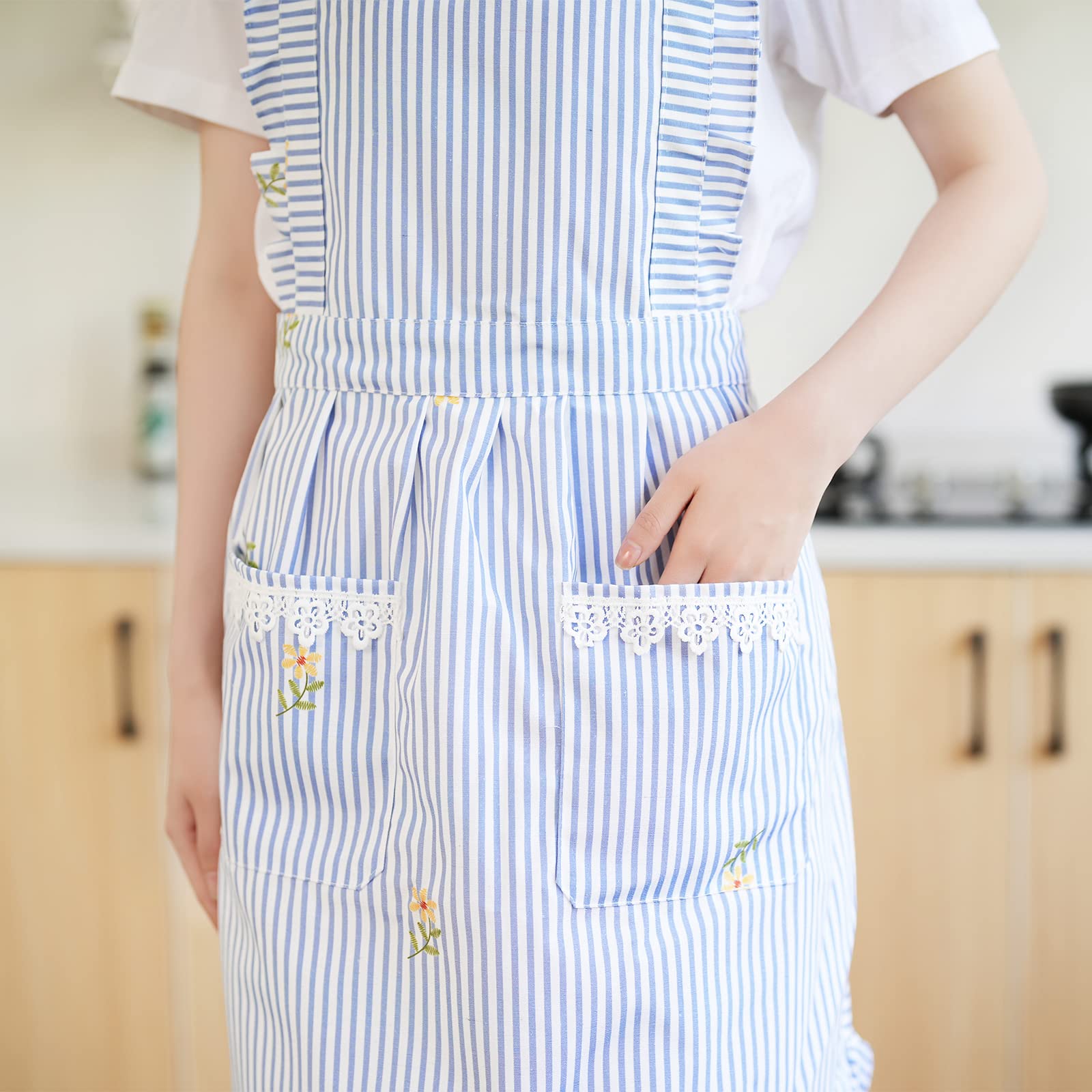 Aoomzoon apron ideal for kitchen and grilling sessions.
