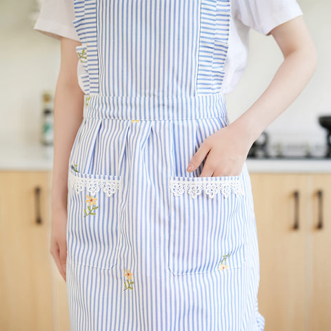 Aoomzoon apron ideal for kitchen and grilling sessions.