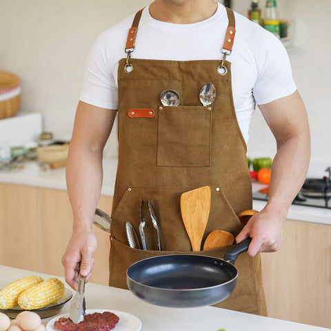 Aoomzoon apron with large front pockets keeps tools within easy reach