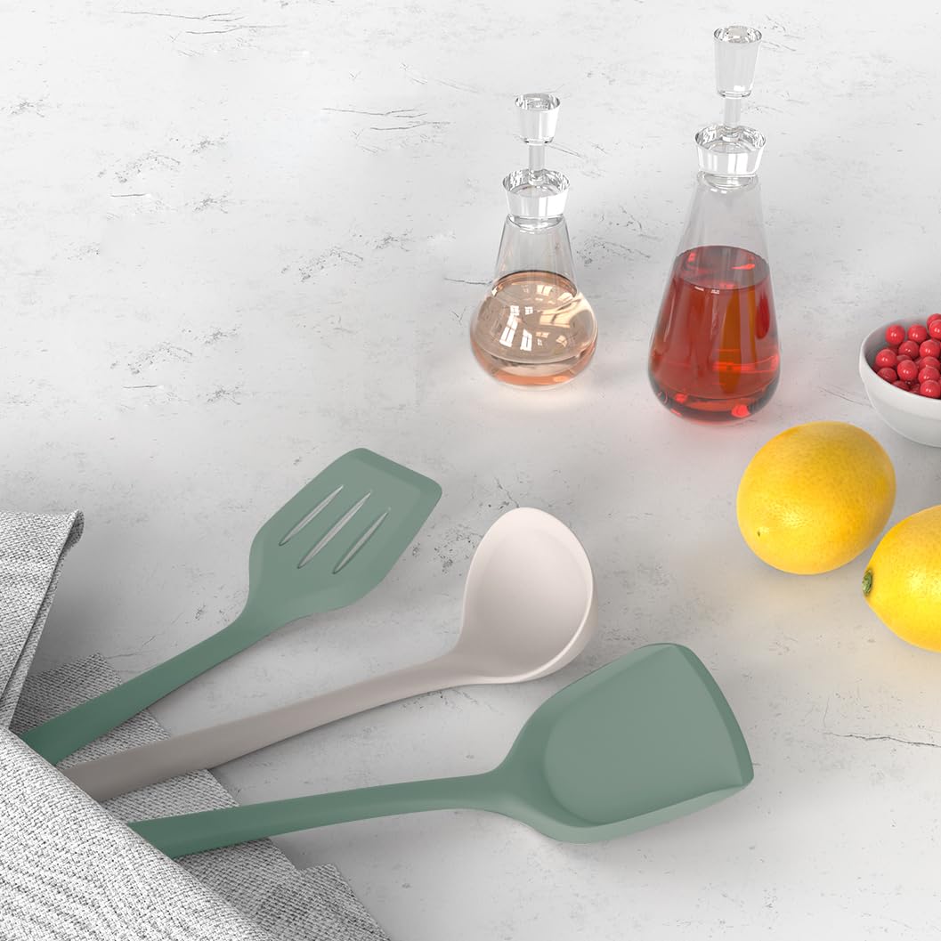 AOTHOD pasta server lifts al dente strands with precision.