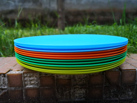 AOYITE plates in outdoor setting for barbecue or travel use.