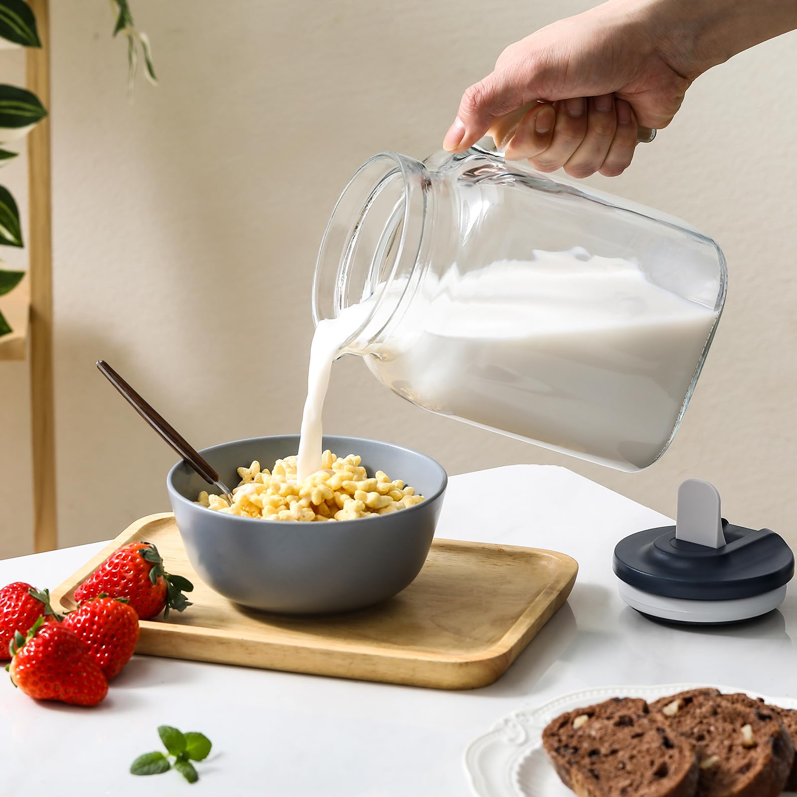 AOZITA seal pitcher with flip-latch lid prevents leaks