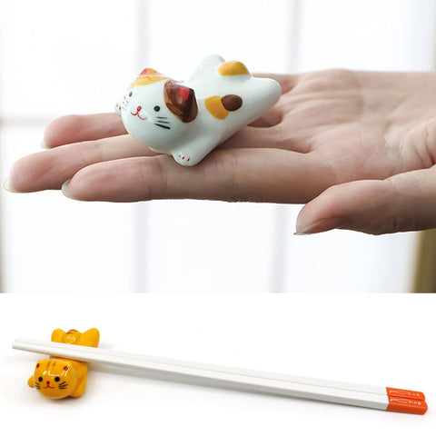 AP ARTSPER cat rests elevate tableware with whimsical charm.