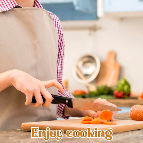 Apjielop colander combines natural bamboo with ergonomic design for rinsing.