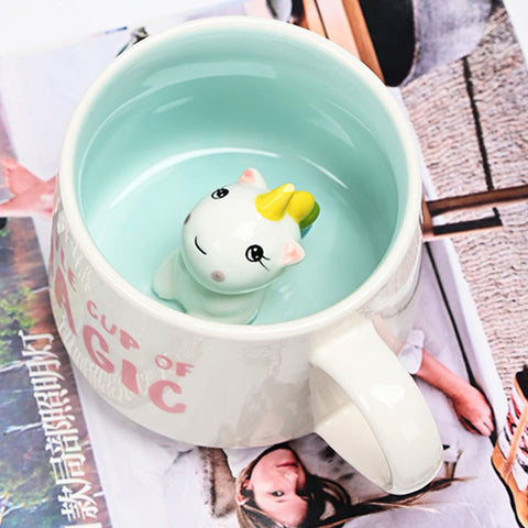 Arawat ceramic mug with ergonomic semi-circular handle for easy holding.