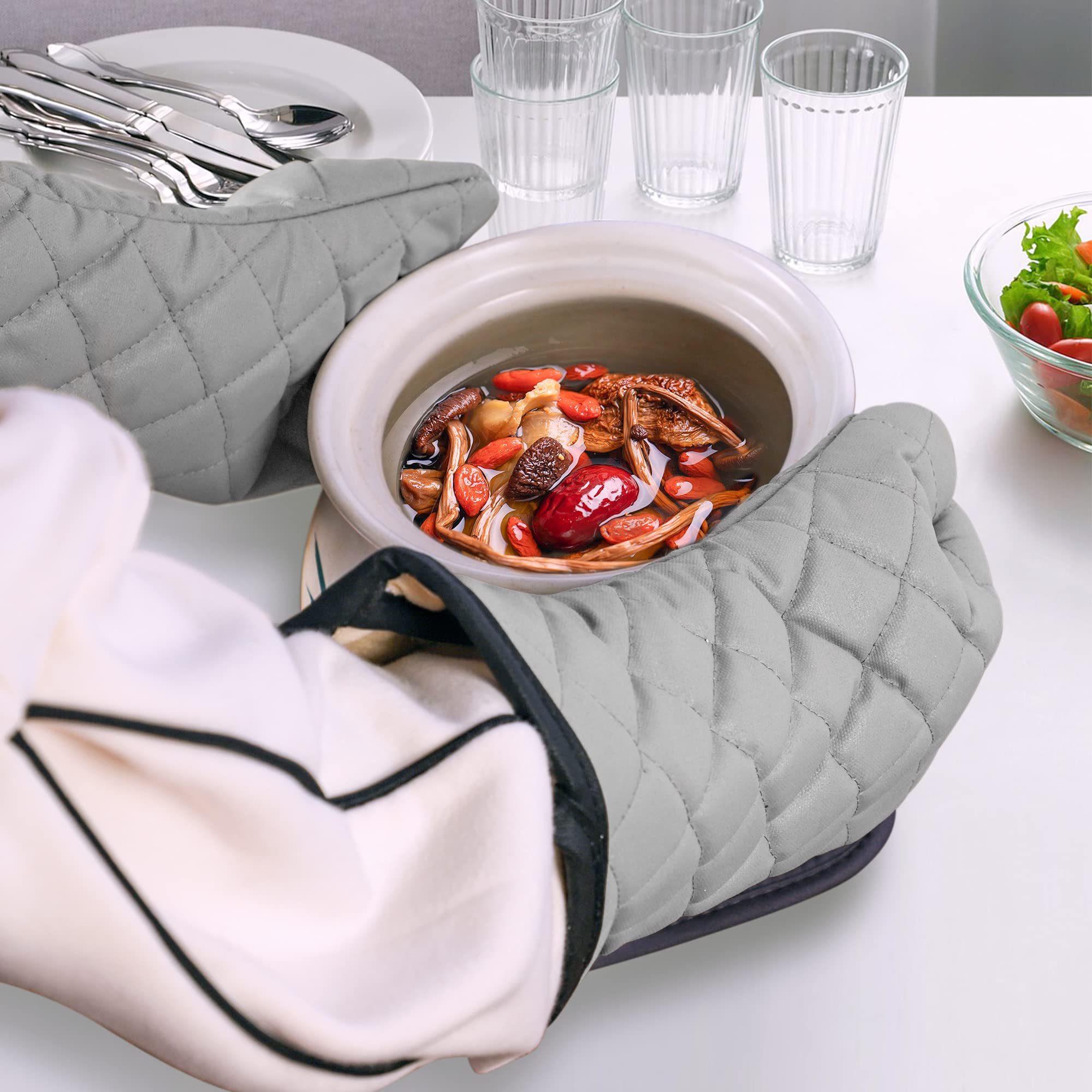 ARCLIBER professional-style oven mitts suitable for demanding kitchen use.