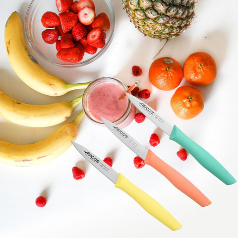 User holding Arcos Nova paring knife during fruit prep