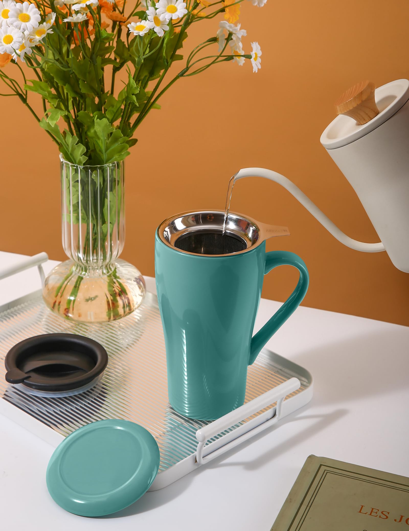 ARRADEN tea mug with plastic lid ideal for travel and on-the-go use