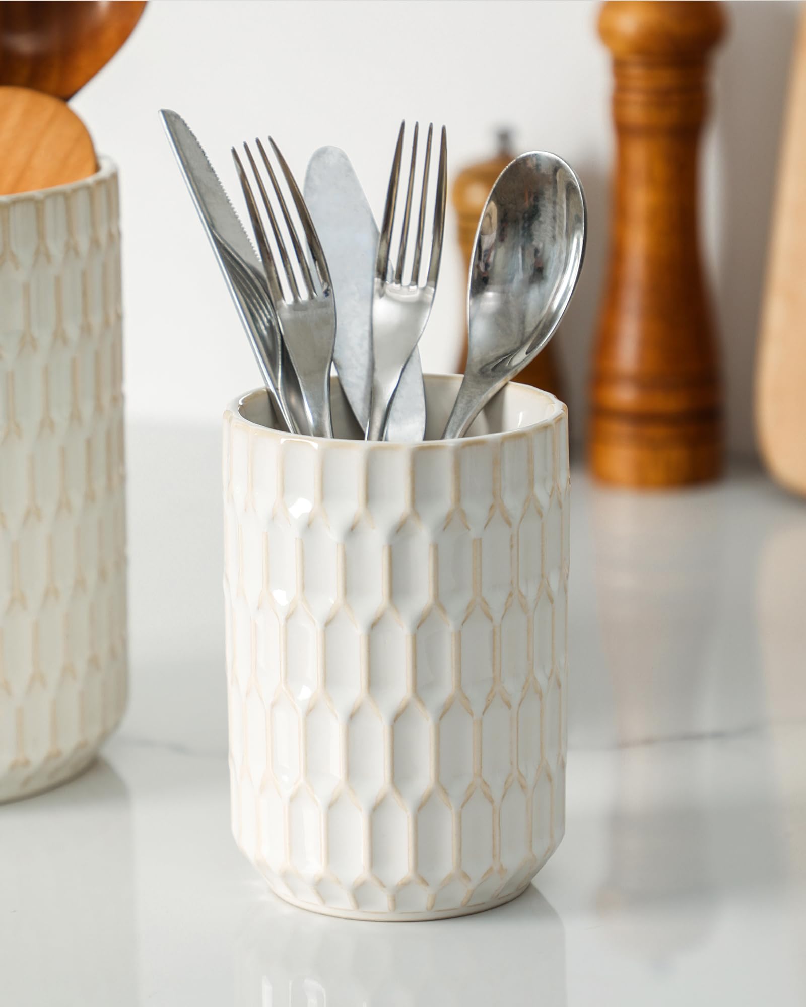 ArteBake easy-clean glaze keeps the holder looking fresh after use.