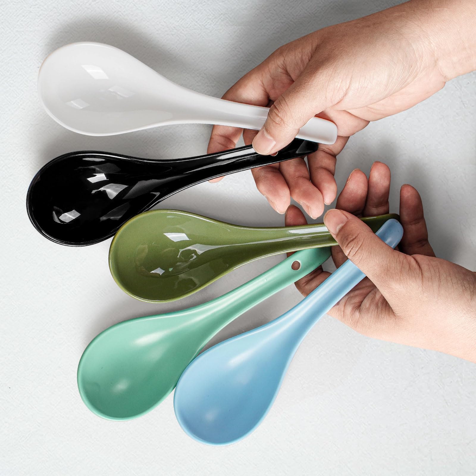 Artena deep oval hook design emphasizes secure handling during meals.