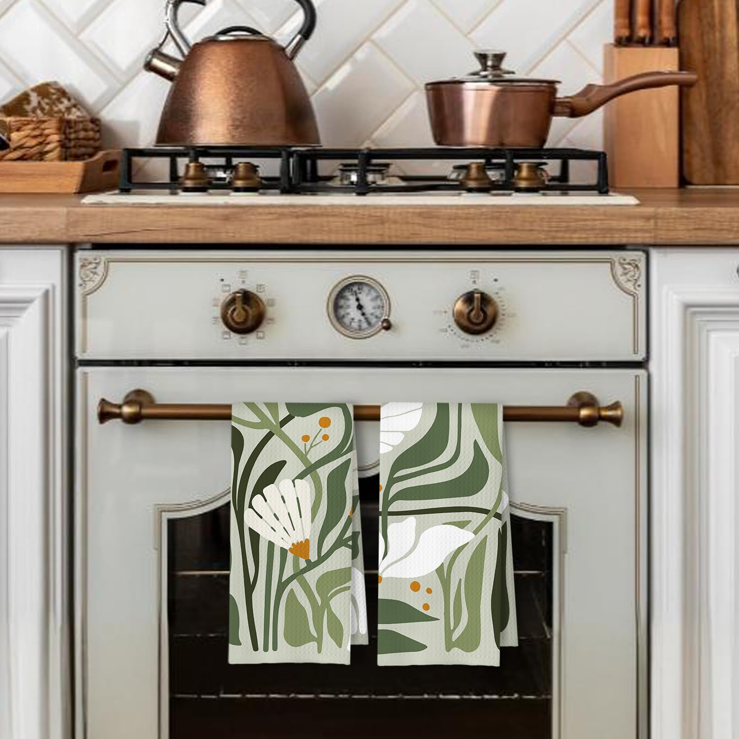 ArtisaEura quick-dry towels demonstrate odor-free performance after use.