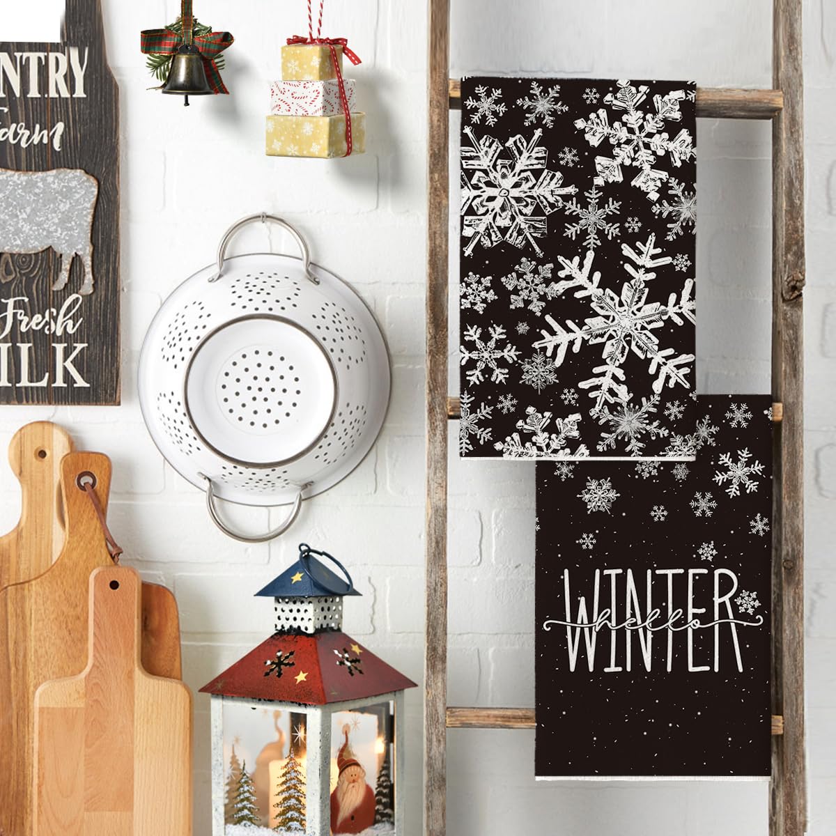 Artoid Mode Black Snowflake Towels set display two-pack for holiday cleaning