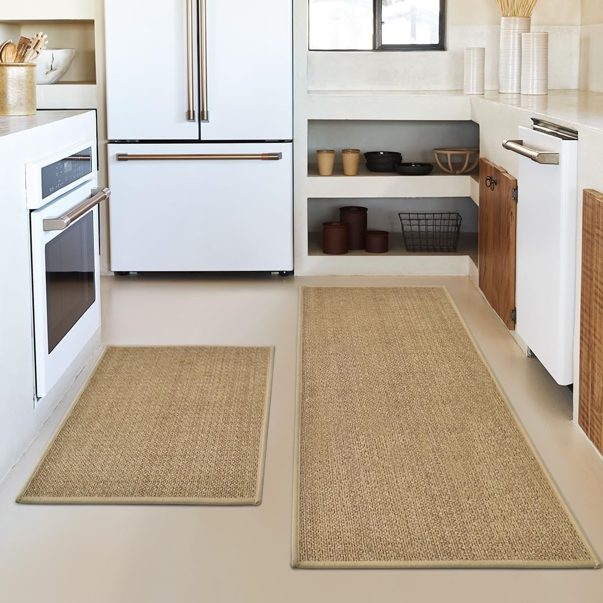 Artoid Mode chenille kitchen mat surface offers plush feel and absorbent protection.