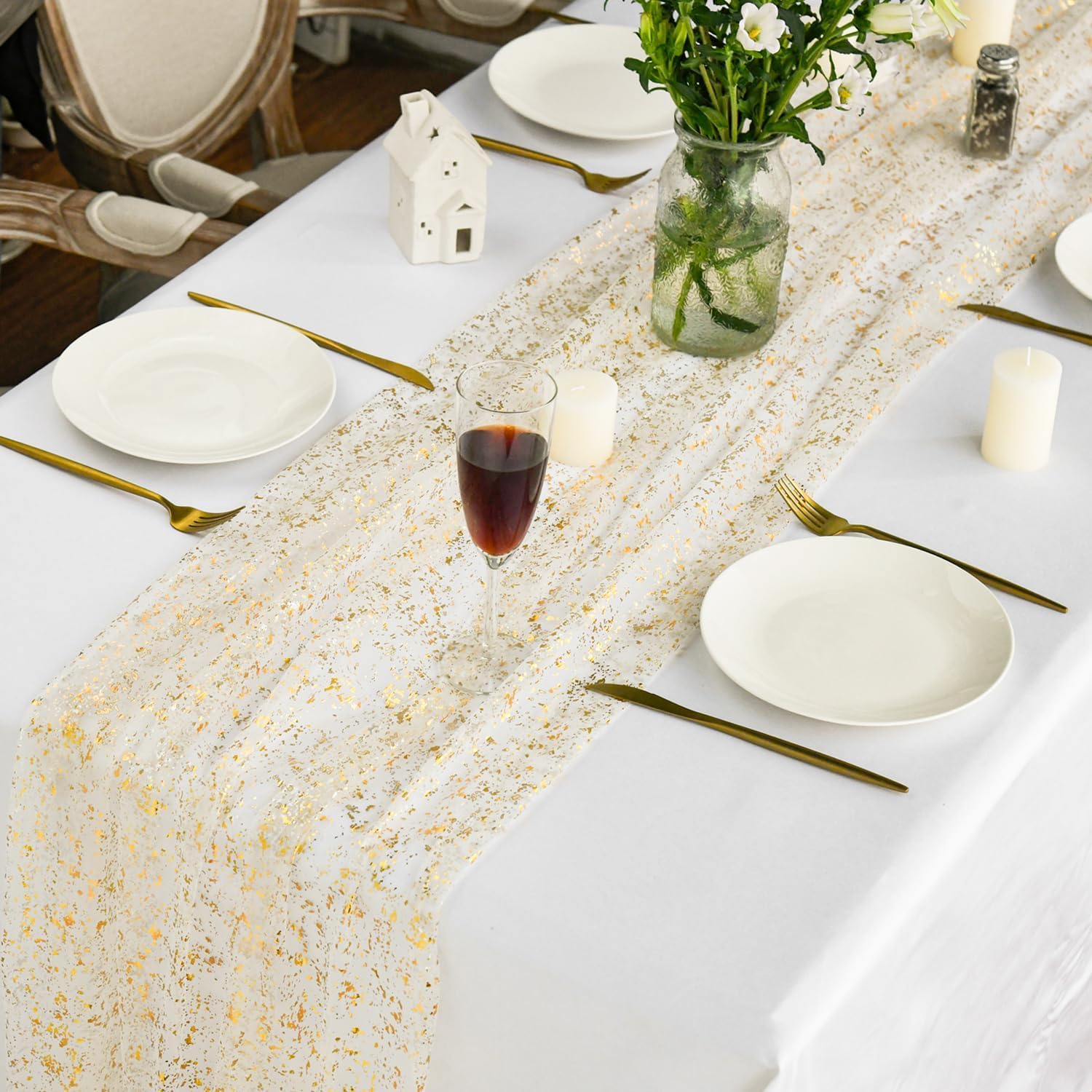 Artoid Mode 100% polyester fabric protects tabletops from heat and spills
