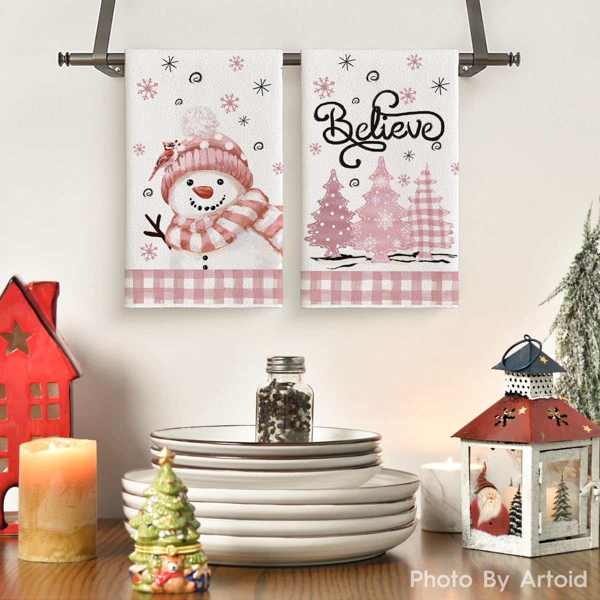 Artoid Mode farmhouse kitchen decor adds seasonal flair to daily cleaning tasks.