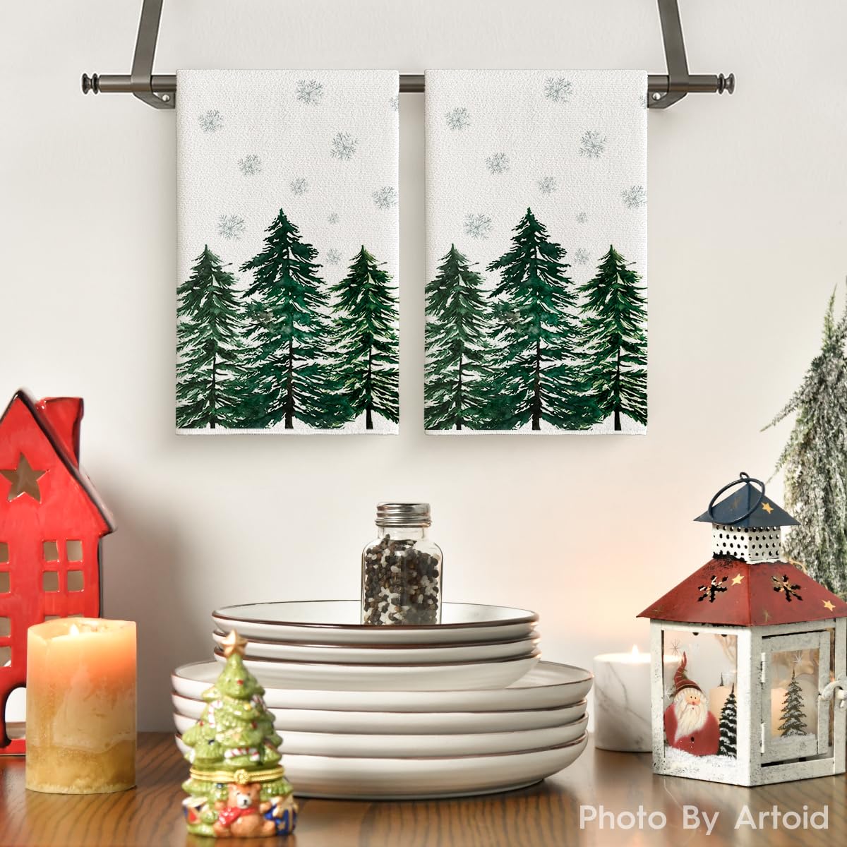 Artoid Mode Farmhouse Snowflakes towels brighten the kitchen and handle daily cleaning.