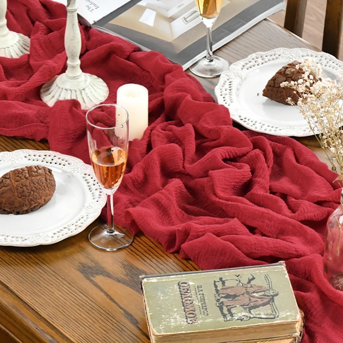Artoid Mode holiday decor runner pairs with tableware for seasonal celebrations.