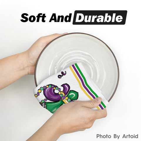 Artoid Mode highly absorbent towel for drying and scrubbing.