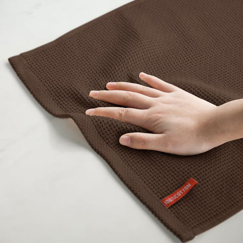 Artoid Mode machine-wash care simplifies upkeep with cold wash and low heat drying.