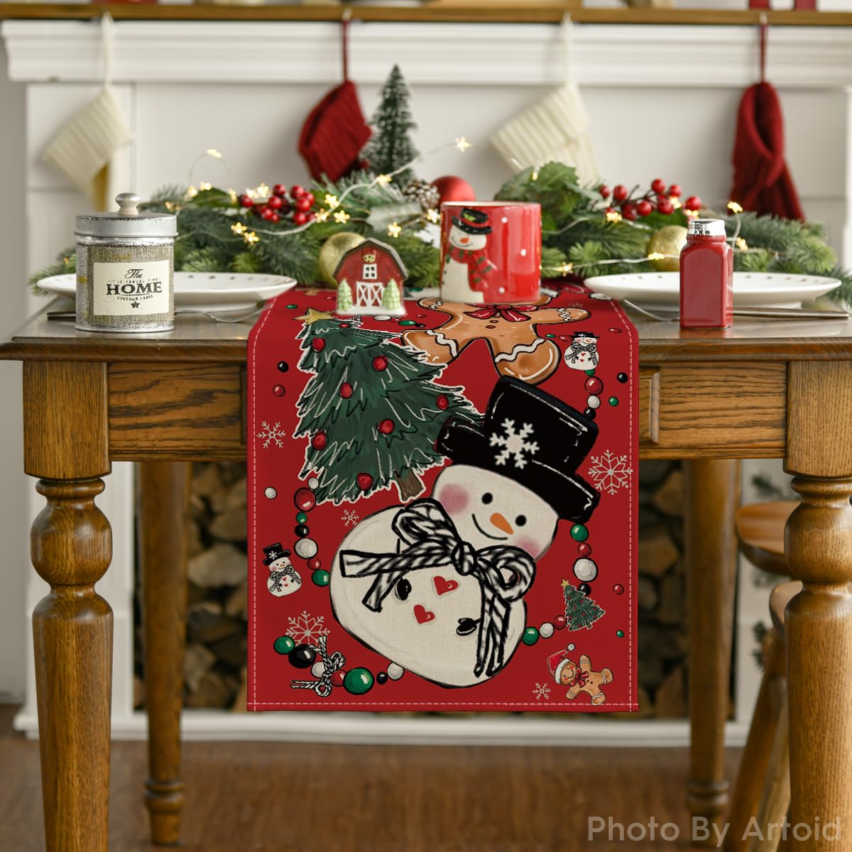 Artoid Mode multicolor Christmas table pattern enhances festive ambiance